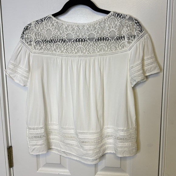 BB Dakota White Relaxed Ruffled Blouse with Short Sleeves - Picture 7 of 7